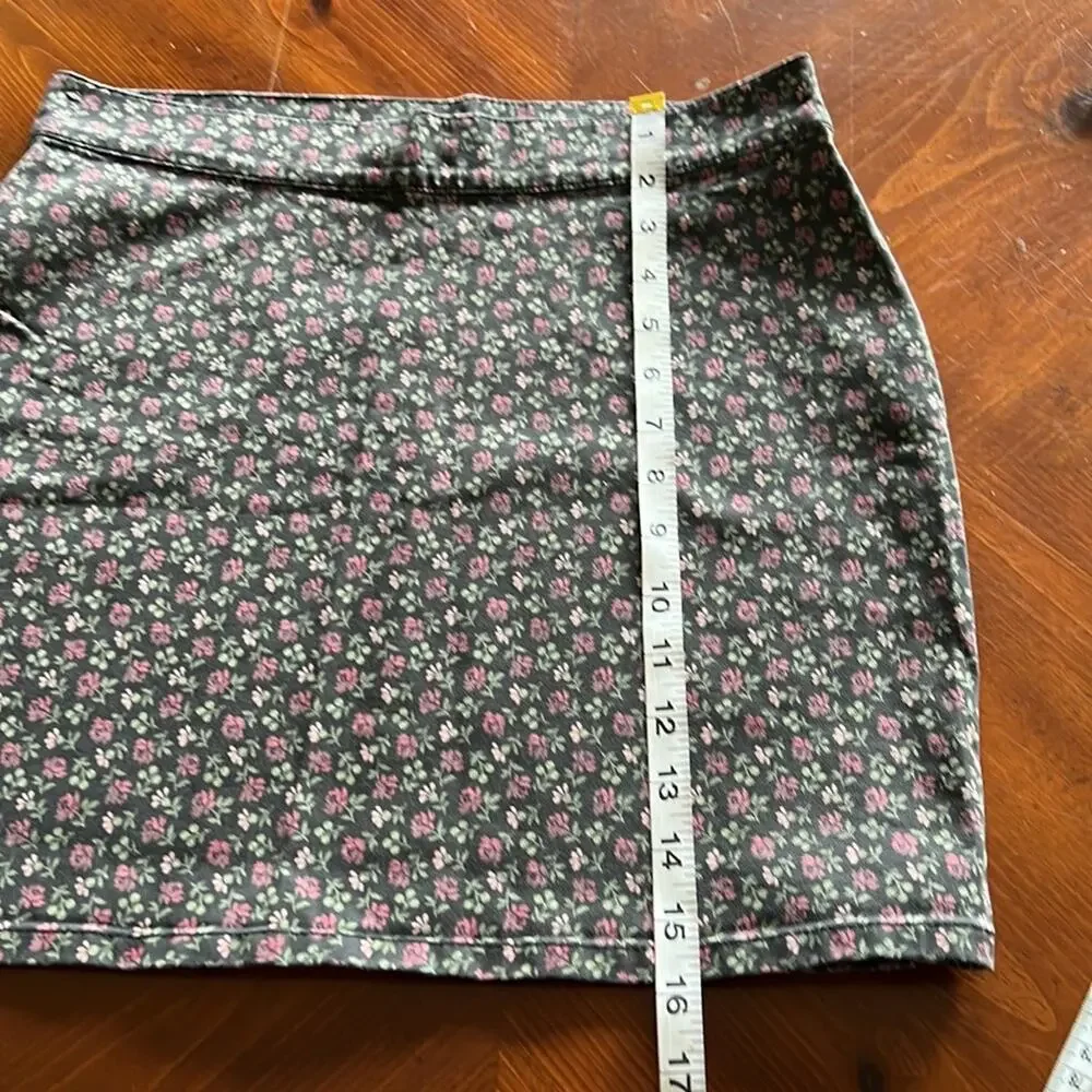 London Jean Green Floral Print Mini Skirt Woman Size 2 Cottagecore